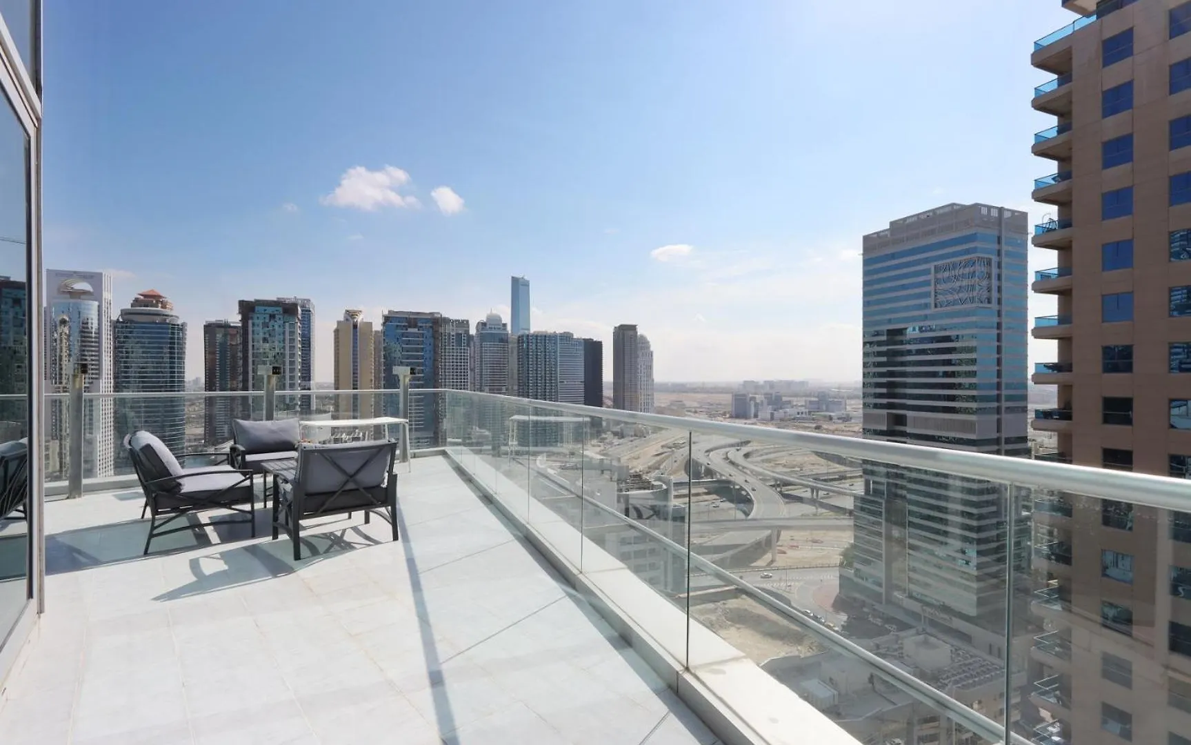 Apartment Livbnb - Contemporary Suite With Private Plunge Pool Dubai