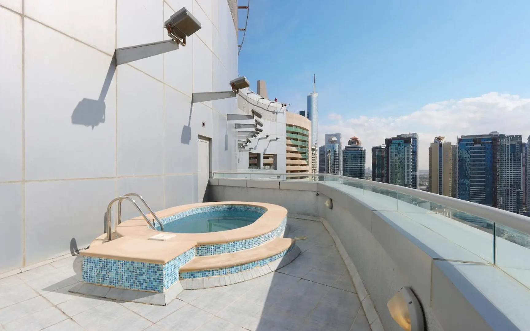 Livbnb - Contemporary Suite With Private Plunge Pool Dubai Apartment